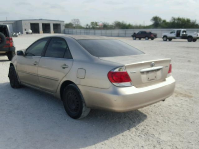 JTDBE32K563053701 - 2006 TOYOTA CAMRY LE BEIGE photo 3