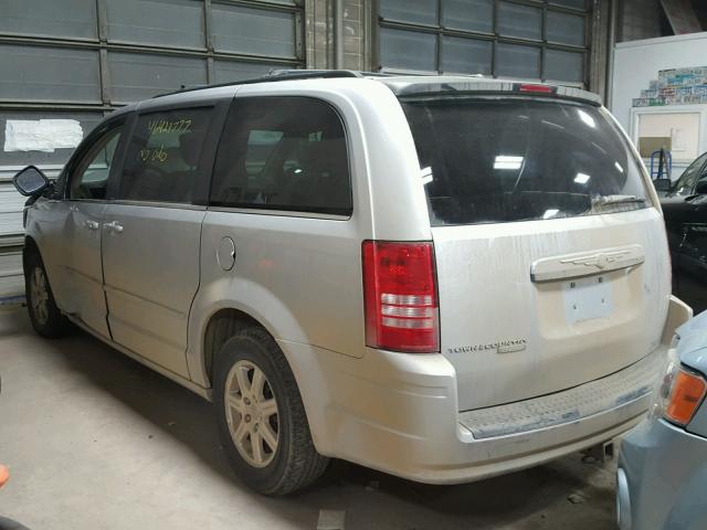 2A8HR54P08R838424 - 2008 CHRYSLER TOWN & COU SILVER photo 3