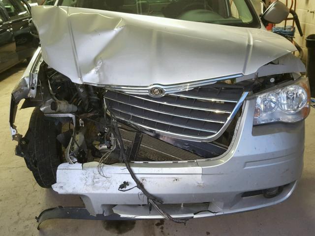 2A8HR54P08R838424 - 2008 CHRYSLER TOWN & COU SILVER photo 7