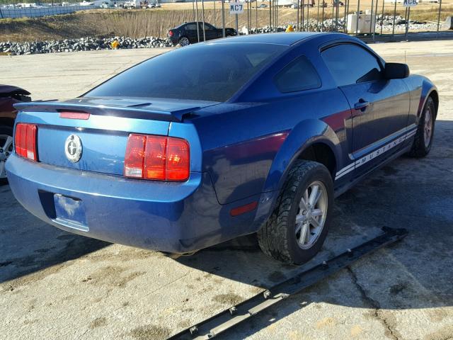 1ZVHT80N685155734 - 2008 FORD MUSTANG BLUE photo 4