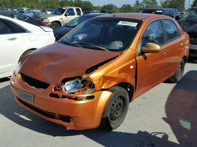 KL1TD52665B439061 - 2005 CHEVROLET AVEO BASE ORANGE photo 2