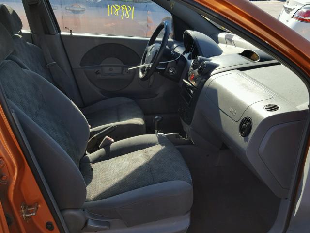 KL1TD52665B439061 - 2005 CHEVROLET AVEO BASE ORANGE photo 5