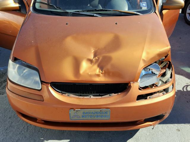 KL1TD52665B439061 - 2005 CHEVROLET AVEO BASE ORANGE photo 7