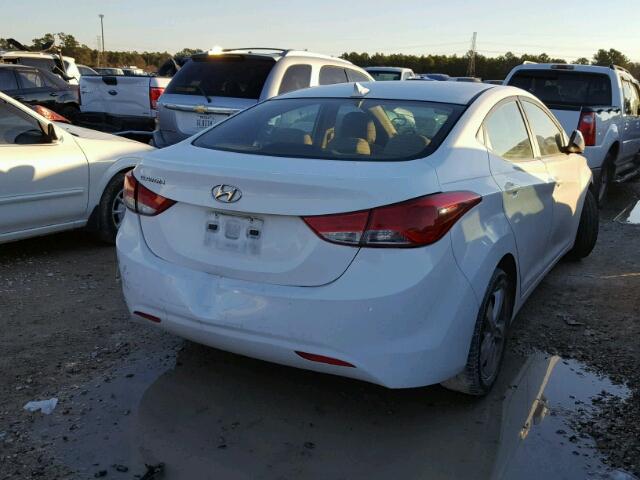 5NPDH4AE0DH359479 - 2013 HYUNDAI ELANTRA GL WHITE photo 4