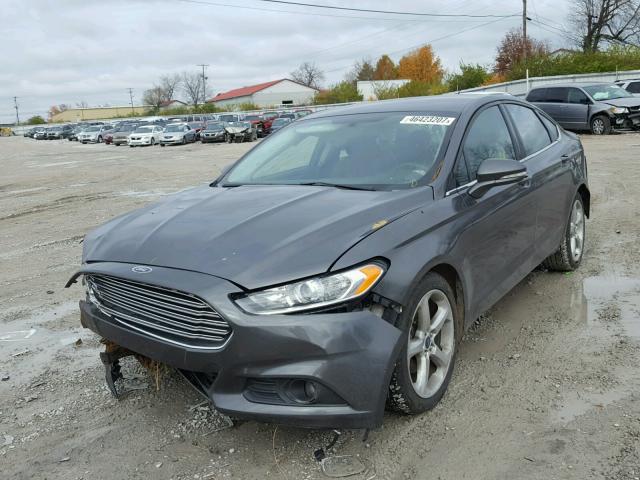 3FA6P0HD8GR148359 - 2016 FORD FUSION SE GRAY photo 2