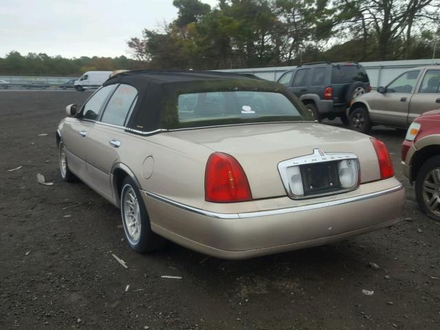 1LNFM82W4WY668694 - 1998 LINCOLN TOWN CAR TAN photo 3