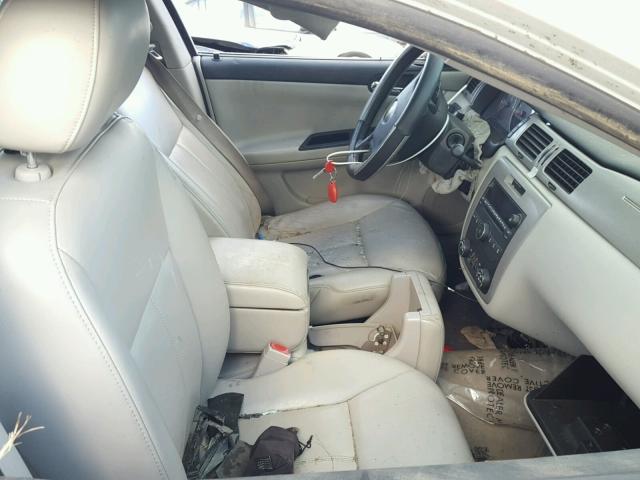 2G1WC581169305686 - 2006 CHEVROLET IMPALA LT WHITE photo 5