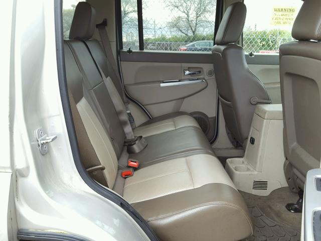 1J8GN58K08W130168 - 2008 JEEP LIBERTY LI BEIGE photo 6