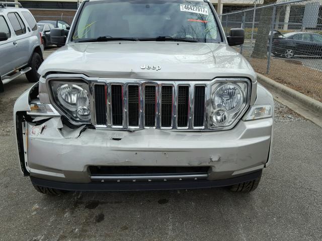 1J8GN58K08W130168 - 2008 JEEP LIBERTY LI BEIGE photo 9