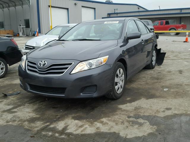 4T4BF3EK1BR215354 - 2011 TOYOTA CAMRY BASE GRAY photo 2