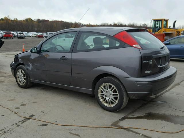 1FAFP31N06W234507 - 2006 FORD FOCUS ZX3 GRAY photo 3