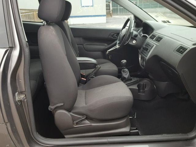 1FAFP31N06W234507 - 2006 FORD FOCUS ZX3 GRAY photo 5