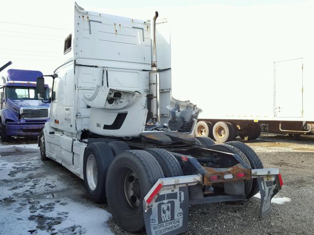 4V4NC9GHX7N477730 - 2007 VOLVO VN VNL WHITE photo 3