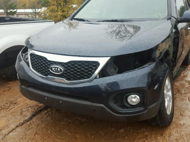 5XYKT4A29CG256434 - 2012 KIA SORENTO BA BLUE photo 9