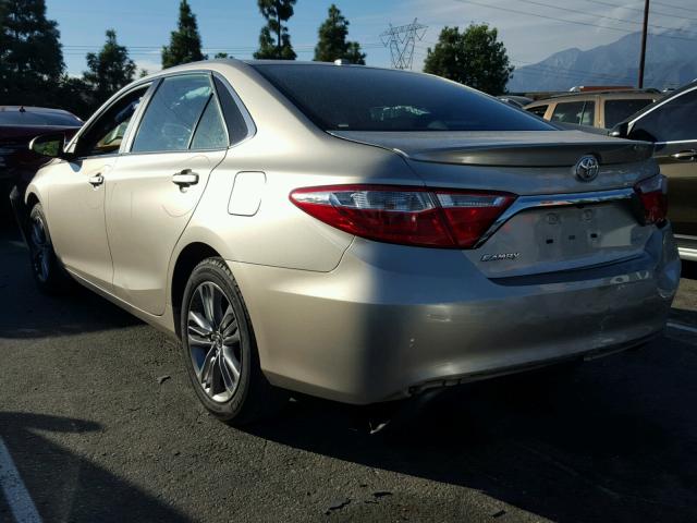 4T1BF1FK6HU311048 - 2017 TOYOTA CAMRY LE GOLD photo 3