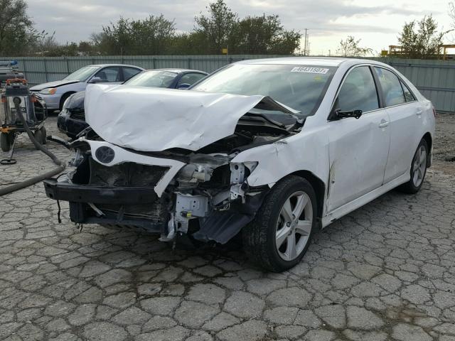 4T1BF3EKXBU734218 - 2011 TOYOTA CAMRY WHITE photo 2