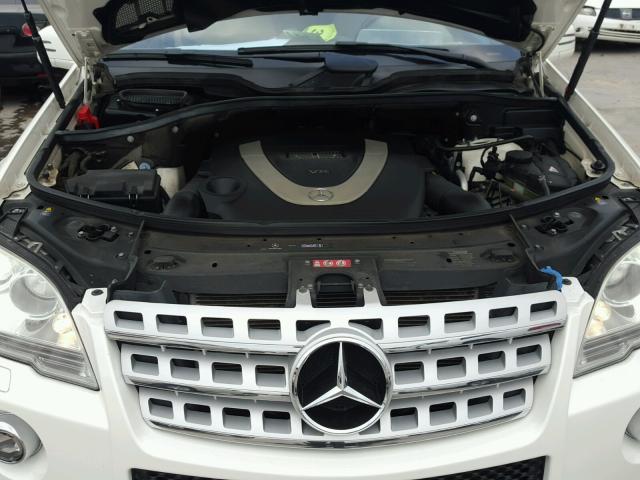 4JGBB7CBXBA691443 - 2011 MERCEDES-BENZ ML 550 4MA WHITE photo 7