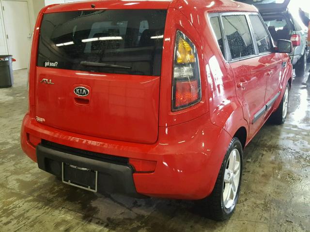 KNDJT2A25B7282251 - 2011 KIA SOUL RED photo 4