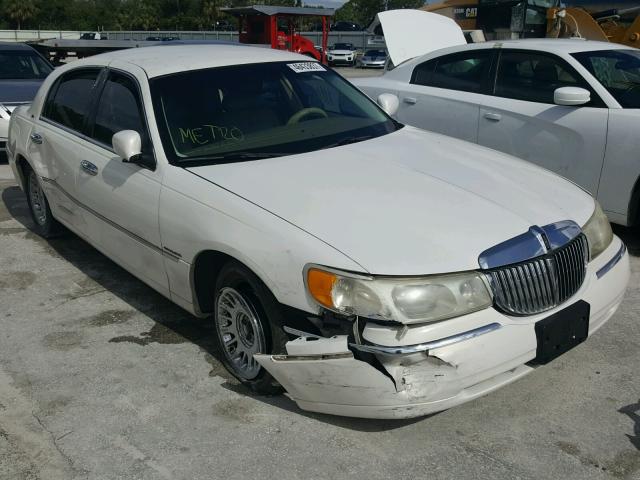 1LNHM83W3YY935530 - 2000 LINCOLN TOWN CAR C WHITE photo 1