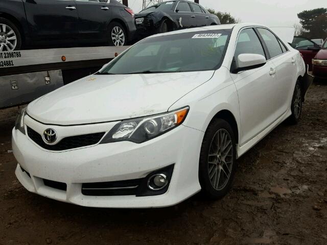 4T1BF1FK7CU563285 - 2012 TOYOTA CAMRY BASE WHITE photo 2