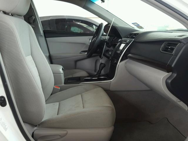4T4BF1FK5FR446783 - 2015 TOYOTA CAMRY LE 白色 照片 5
