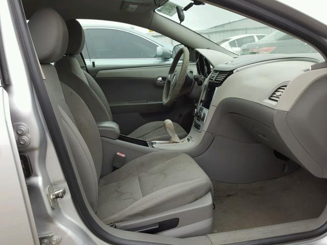 1G1ZC5E02AF296618 - 2010 CHEVROLET MALIBU 1LT SILVER photo 5