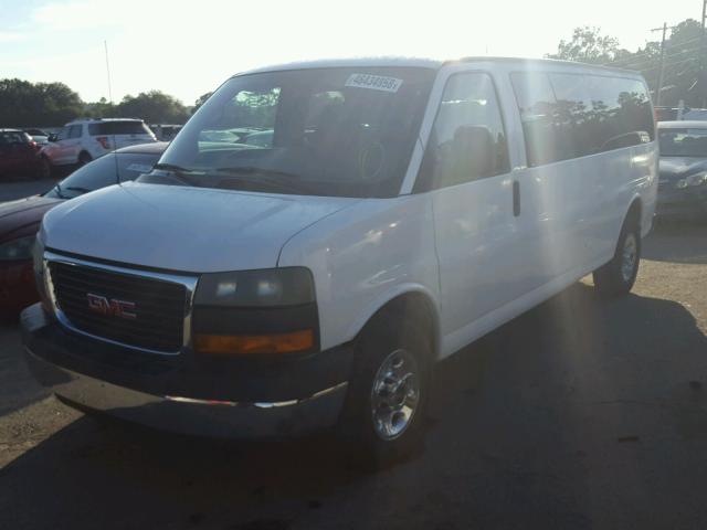 1GJHG39U871133186 - 2007 GMC SAVANA G35 WHITE photo 2