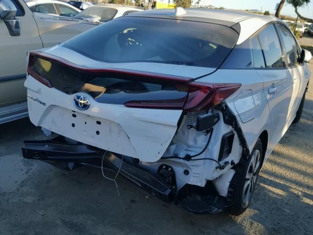 JTDKARFP8H3017945 - 2017 TOYOTA PRIUS PRIM თეთრი ფოტო 4