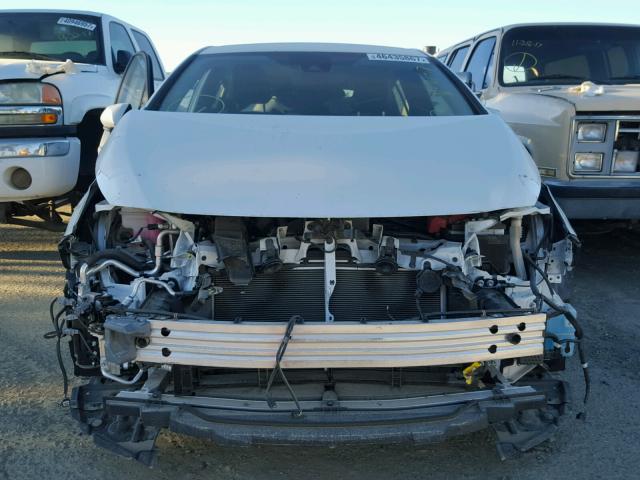 JTDKARFP8H3017945 - 2017 TOYOTA PRIUS PRIM თეთრი ფოტო 9