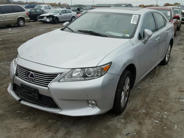 JTHBW1GGXD2007238 - 2013 LEXUS ES 300H SILVER photo 2