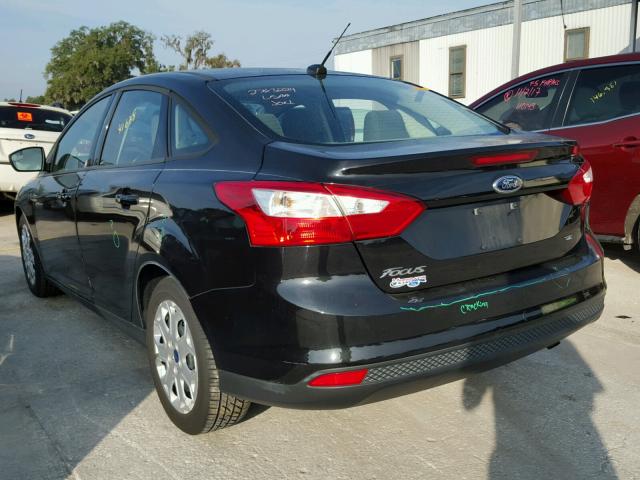 1FAHP3F27CL380777 - 2012 FORD FOCUS SE BLACK photo 3