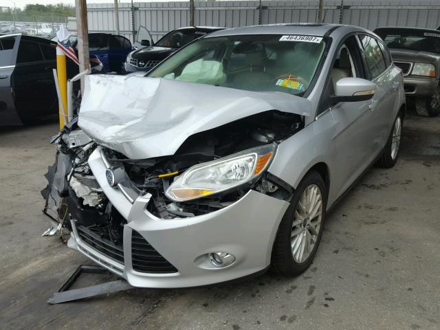 1FAHP3M28CL293053 - 2012 FORD FOCUS SEL SILVER photo 2