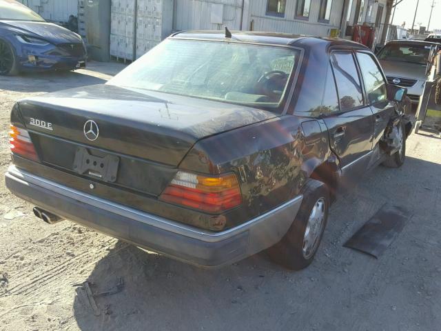 WDBEA26D8LB135050 - 1990 MERCEDES-BENZ 300 E 2.6 BLACK photo 4