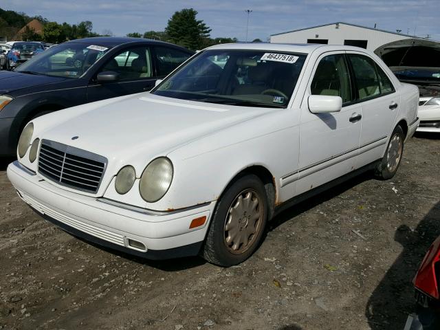 WDBJF25F7WA696840 - 1998 MERCEDES-BENZ E 300TD WHITE photo 2