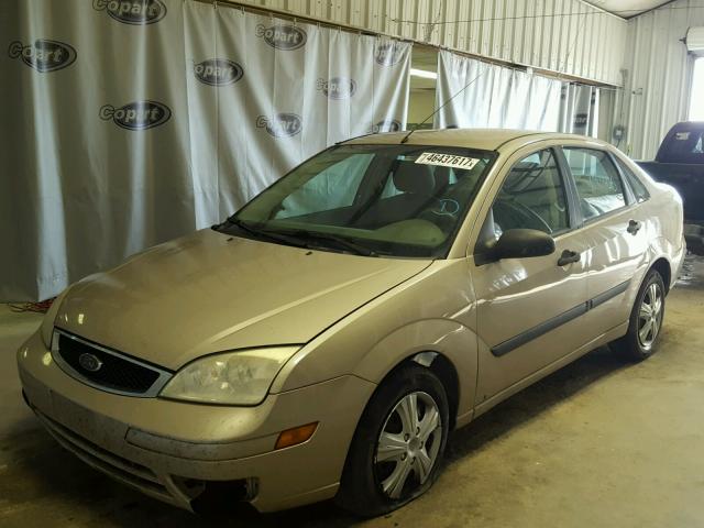 1FAHP34N26W229569 - 2006 FORD FOCUS ZX4 GOLD photo 2