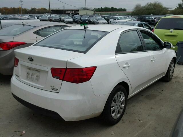 KNAFU4A29D5727066 - 2013 KIA FORTE EX WHITE photo 4