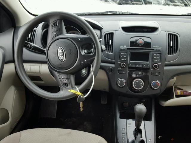 KNAFU4A28A5302627 - 2010 KIA FORTE EX GRAY photo 9