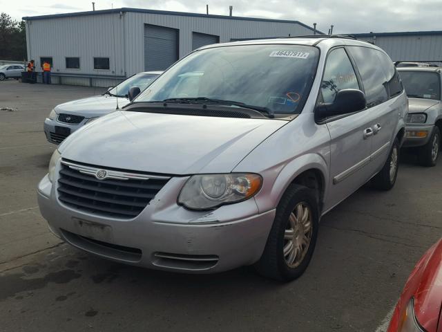 2A4GP54L86R824994 - 2006 CHRYSLER TOWN & COU SILVER photo 2