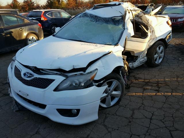 4T1BF3EK0BU696658 - 2011 TOYOTA CAMRY BASE WHITE photo 2