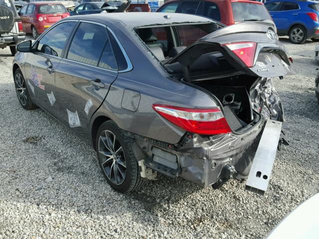 4T1BF1FK6GU555331 - 2016 TOYOTA CAMRY LE SILVER photo 3