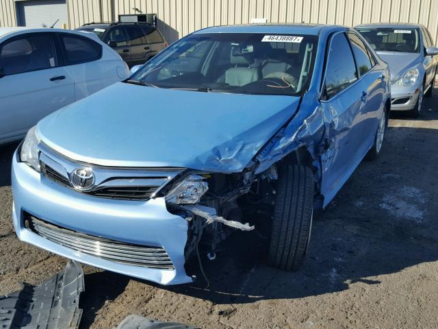 4T1BK1FK1DU527668 - 2013 TOYOTA CAMRY SE BLUE photo 2