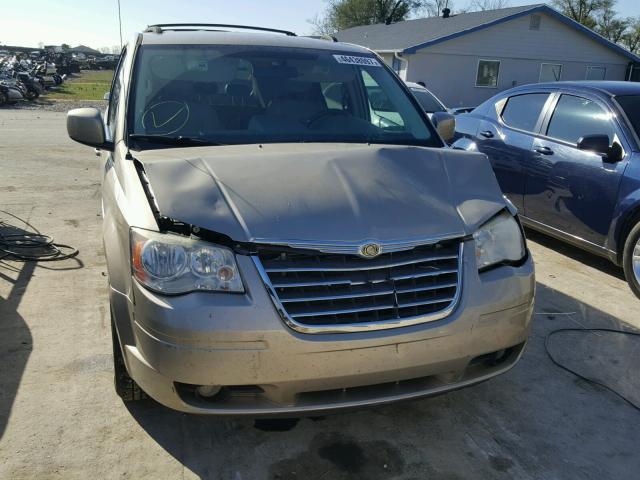 2A8HR54109R509316 - 2009 CHRYSLER TOWN & COU GOLD photo 9