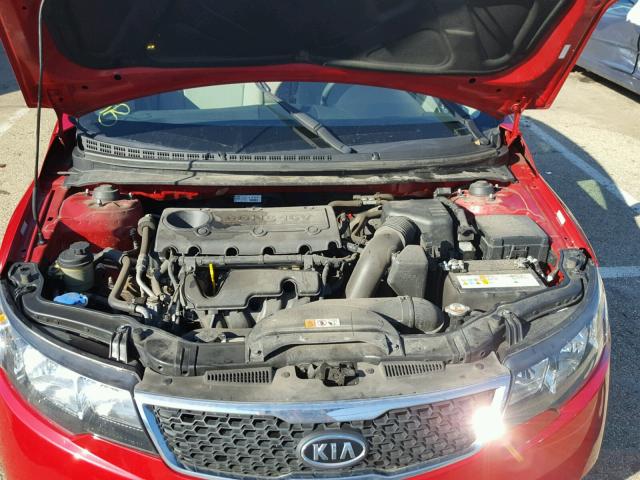 KNAFU4A22D5665347 - 2013 KIA FORTE EX RED photo 7