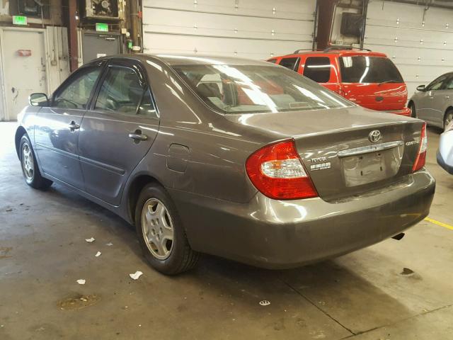 4T1BE32K52U508563 - 2002 TOYOTA CAMRY LE GRAY photo 3