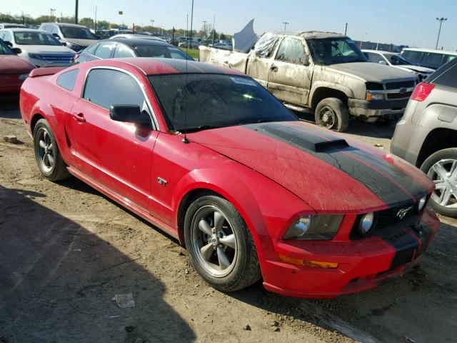 1ZVFT82H165218766 - 2006 FORD MUSTANG RED photo 1