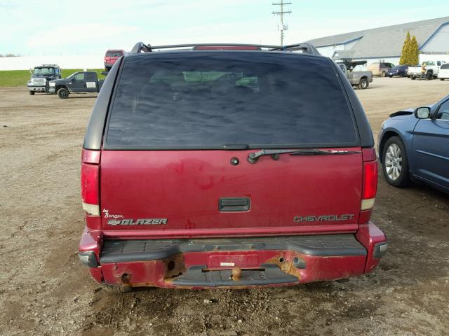 1GNDT13W8W2191248 - 1998 CHEVROLET BLAZER RED photo 10