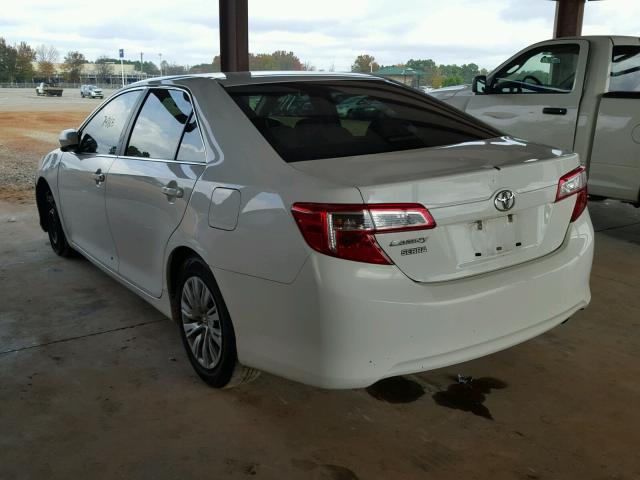 4T1BF1FKXCU585538 - 2012 TOYOTA CAMRY BASE WHITE photo 3