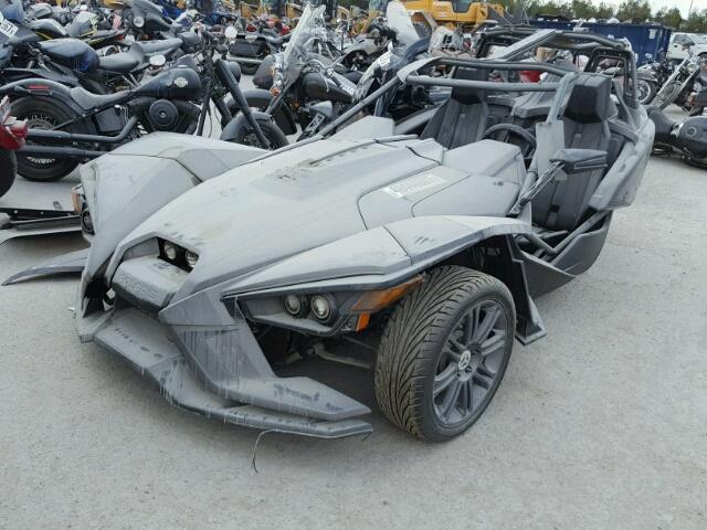 57XAASFA1G5109021 - 2016 POLARIS SLINGSHOT GRAY photo 2