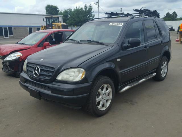 4JGAB72E81A276689 - 2001 MERCEDES-BENZ ML 430 BLACK photo 2