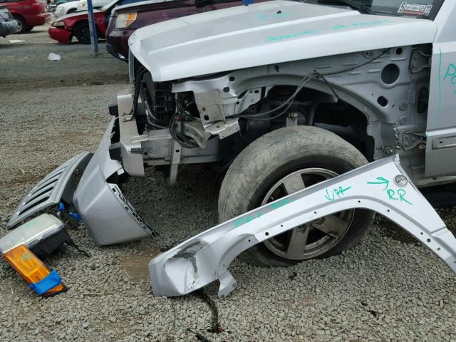 1J8HG48K66C332276 - 2006 JEEP COMMANDER 银色 照片 9